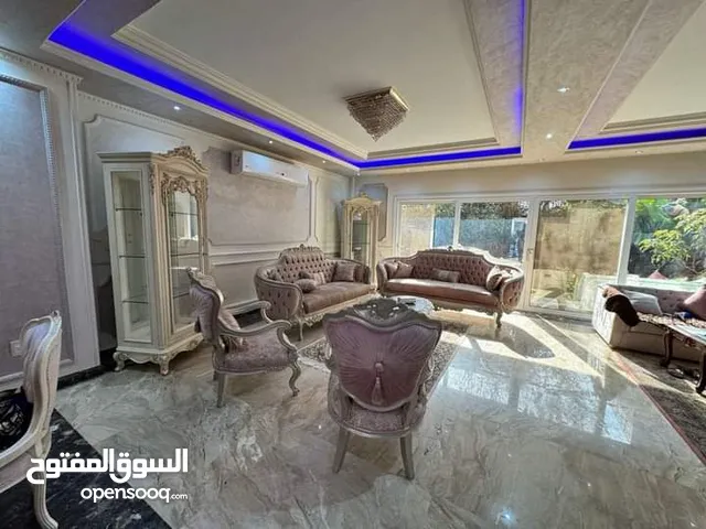 300 m2 More than 6 bedrooms Villa for Sale in Giza 6th of October