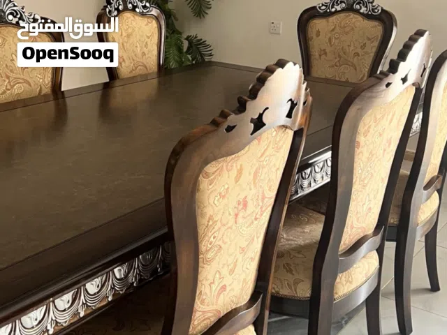 طاولة طعام مكون من 10كراسي