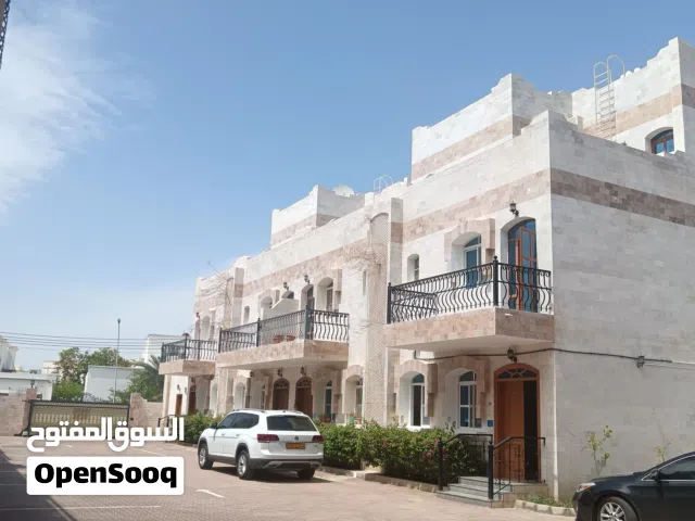 300 m2 3 Bedrooms Villa for Rent in Muscat Al-Hail