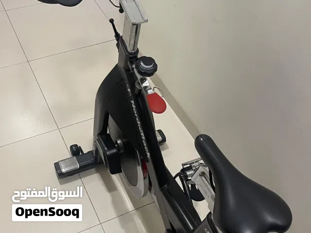دراجة تمارين رياضية بحالة ممتازة / Spin Bike Exercise Bike – Excellent Condition