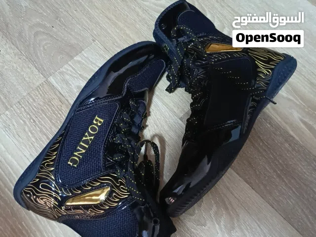 حذاء ملاكمة جديد غير مستعمل تم شراؤه أونلاين ولم يُستخدم نهائيًا (المقاس لم يناسبني). مقاس 40