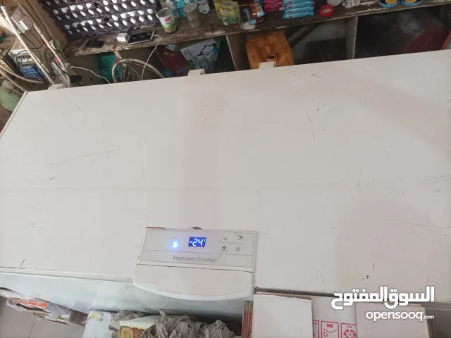 ثلاجه اقتصادي تحكم الكتروني تبريد ثلج على الضمان وبسعر محتاج ب200الف ريال