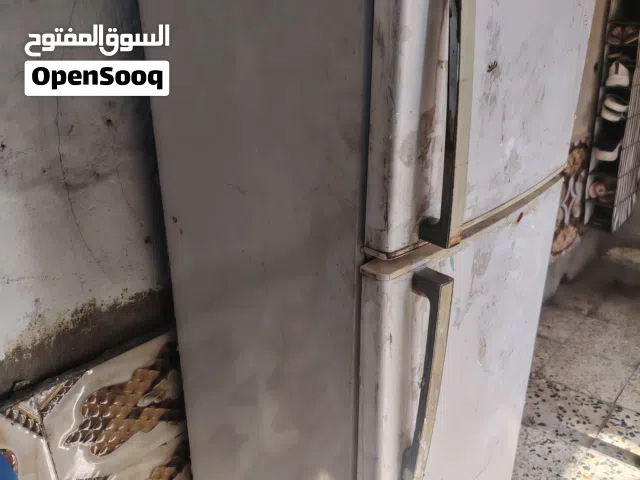 ثلاجه بابين جبيرة شغاله سعرهاا 75 وبيه مجال، مستعجل علىٰ بيعتهاا