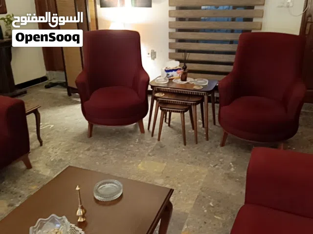 تخم قنفات لون ماروني تركي للبيع سبع مقاعد نظيف جدا وقوي ومابي اي عيب