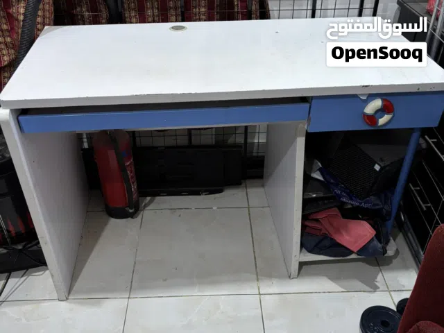 مكتب خشبي للبيع