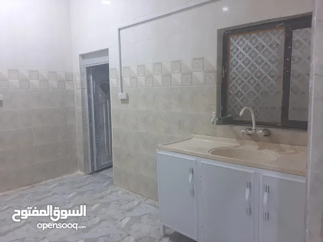 150 m2 Studio Apartments for Rent in Basra Baradi'yah