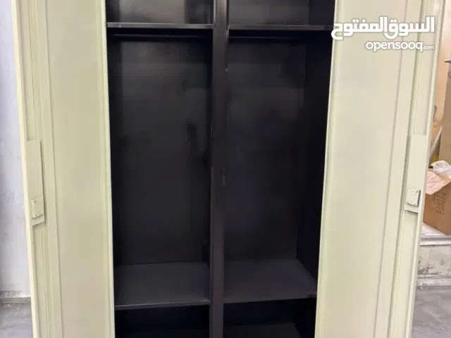 خزانة حديد ضرفتين مع تعليق للملابس متوفر خدمة التوصيل لجميع المحافظات