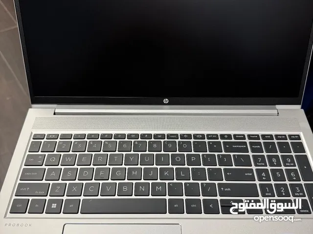 أداء سريع: معالج Intel Core i5-1235U من الجيل الثاني عشر لتعدد مهام سلس شاشة عرض واض