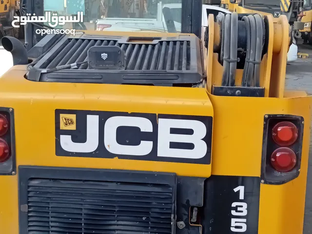 يوجد لدى المؤسسه معدات ثقيله للتاجير وايضا للبيع