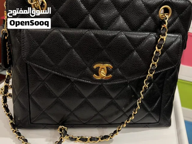 شنطة شأنيل كلاسيك فينتاج اصلية- جلد كافيار أسود مع هاردوير ذهب 24 قيراط (طقم كامل للجامعين) Chanel