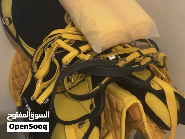 سرج حصان اصفر و اسود