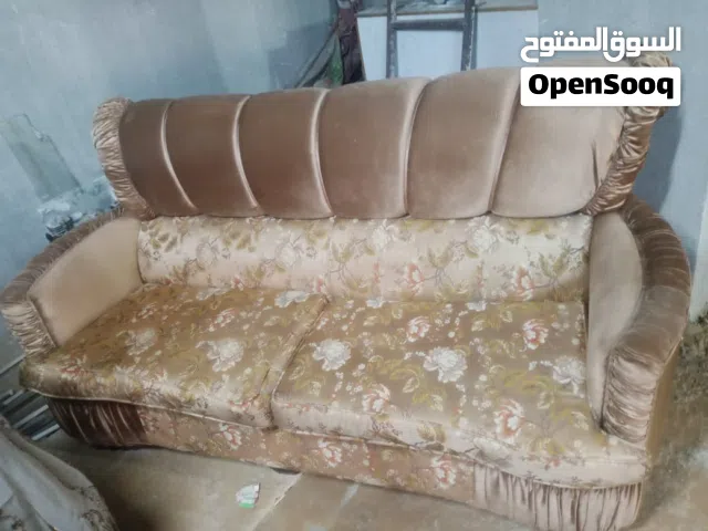 طقم كنب 7 مقاعد للبيع – بحالة ممتازة جدًا  للبيع طقم كنب مميز يتسع لـ 7 مقاعد، بحالة نظيفة جدًا