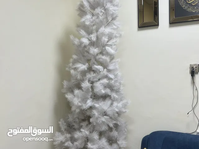 السلام عليكم شجره كرسمس وبابا نؤيل للبيع اقرو الوصف