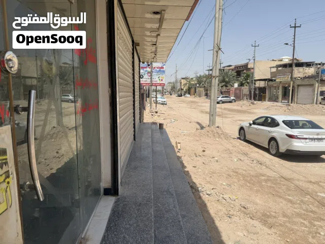 واجهة محل من الزجاج