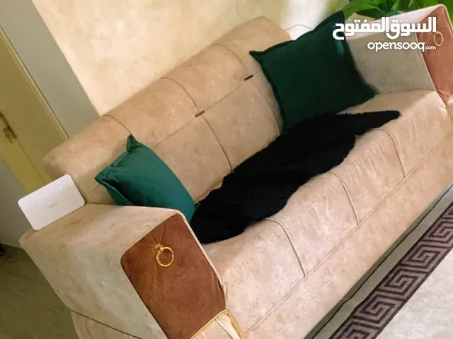 عرض لا يتفوت طقم كورنر شبه جديد – 10 مقاعد خشب زان أصلي، متين وفخم تصميم أنيق ومريح لكل ا