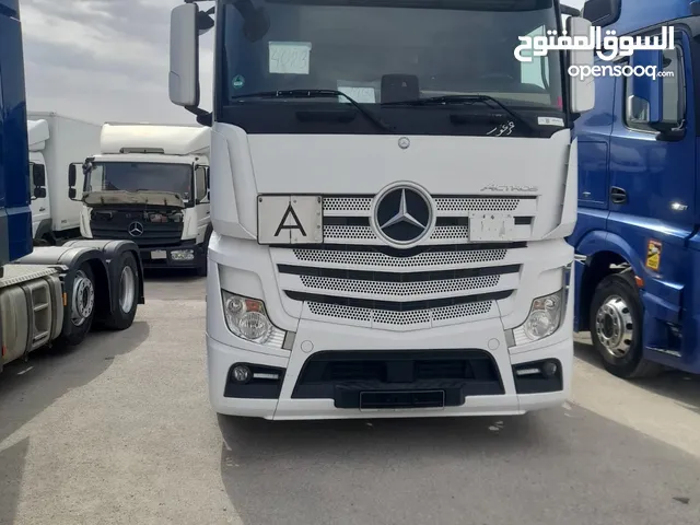 Tractor Unit Mercedes Benz 2017 in Zarqa