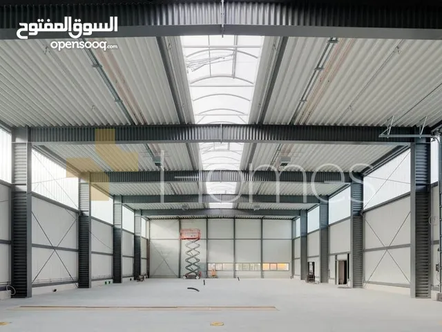 مستودع بموقع مميز للبيع في طريق المطار بمساحة بناء 2030م
