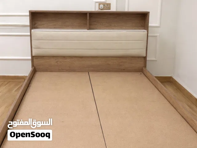 سرير مستعمل بحالة جيدة للبيع