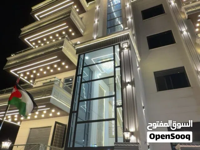 شقة طابق ثالث مع روف مساحة الشقة 200م2  روف وترس بمساحة 120م2 في ارقى احياء ماركا الجنوبية بسعر مغري