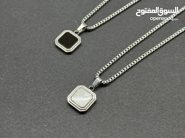 قلادة حجر العقيق (أونيكس)
