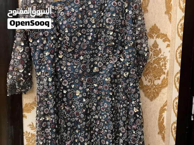 فساتين مستعمله مره واحده