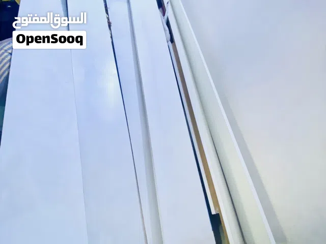 رفوف خشب محل نضيفات عدد 8 كبير و 3 صغير