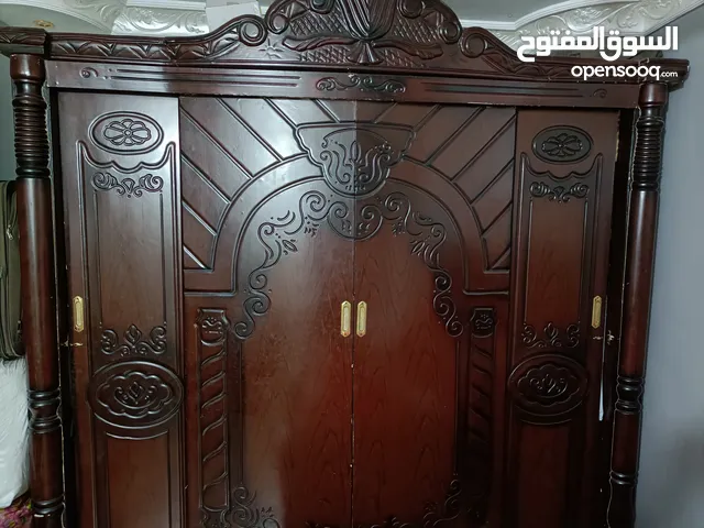 انترية وغرفة نوم للبيع بدون المرتبة وذلك لسرعة البيع