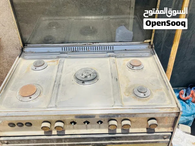 طباخه حلوه شغاله بس متروكه كلشي مابيها تجي وتشوف باب اول
