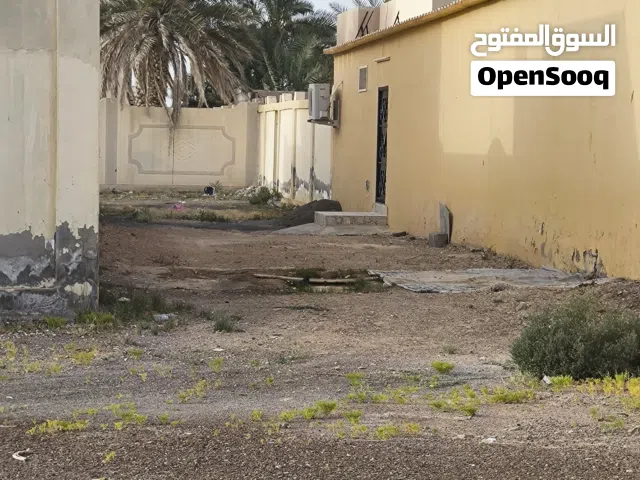 فلة للبيع ( من أصل توين فيلا) بالقرب من مسجد حمد بن مهنا الشبلي، باقي فلة واحدة