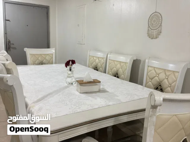 طاولة طعام فخمة للبيع بداعي النقل
