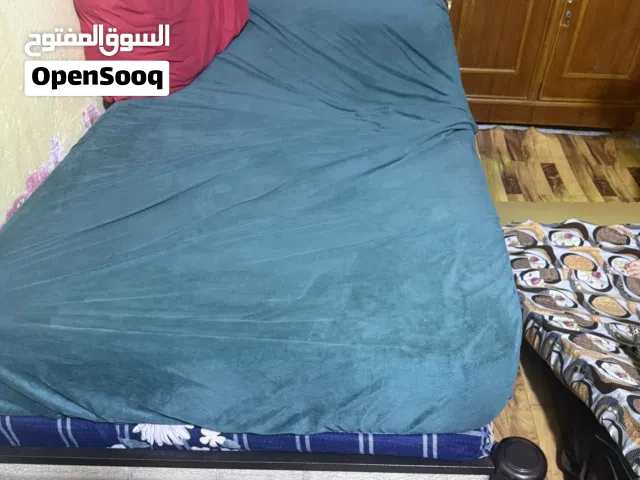 ميز طعام نضيف كلش ستيل اصلي مع كرسين فقط