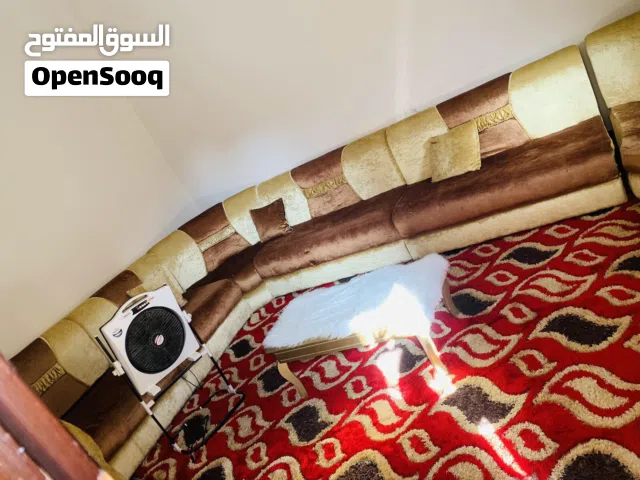 صالون للبيع
