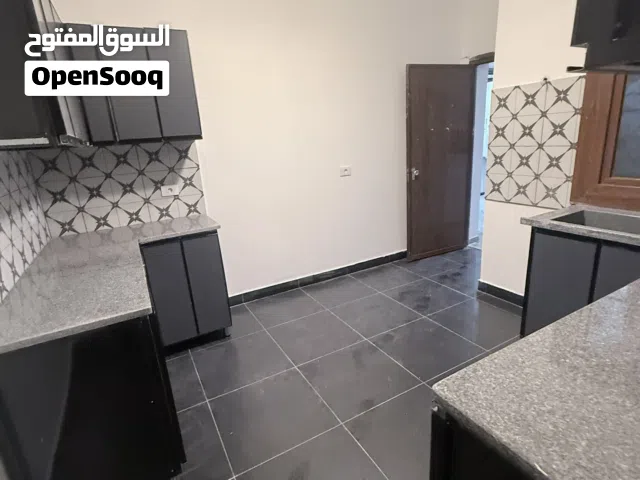 170 m2 4 Bedrooms Townhouse for Rent in Tripoli Ghut Shaal