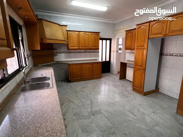 300 m2 4 Bedrooms Apartments for Rent in Amman Medina Street