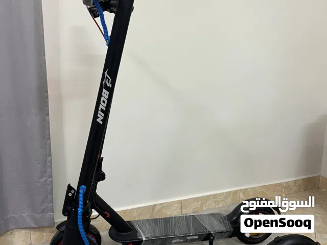 للبيع سكوترين نضاف الازرق سرعته 70 والأسود 40