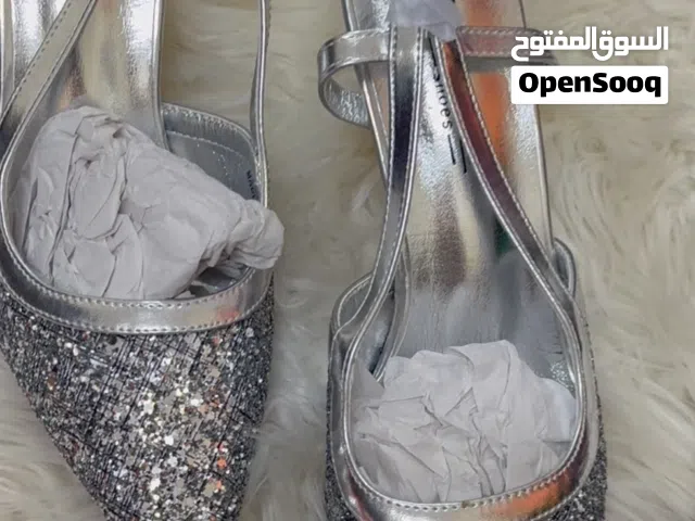 طقم فخم و مريح مكون من شنط و شوز