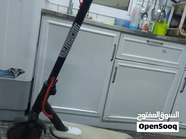 اسكوتر كهرباء لا توجد في بطارية اسكوتر حديث 2025