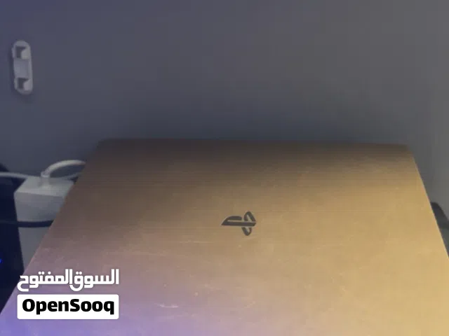 بلستيشن 4 حالتها جيده وشغاله