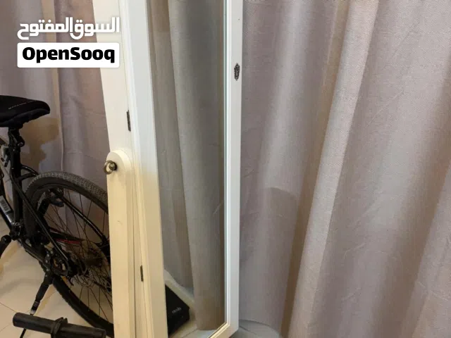 خزانة مرايا تحتاج فقط تغيير القفل لانه المفتاح ضايع لم يستخدم نظيفة بحالة ممتازة