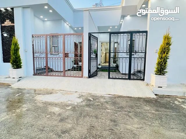 منازل للبيع في عين زارة امتداد جزيرة زويته بالتحديد بالقرب من مسجد عثمان بن عفان الحراتي بسعر 260
