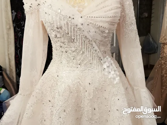 فساتين زفاف وسواريه