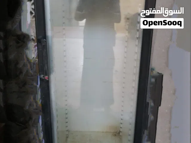 ثلاجة عرض شغالة على الضمان