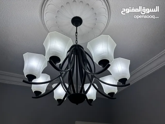 ثرية أنيقة بلون أسود – 8 لمبات – بحالة ممتازة