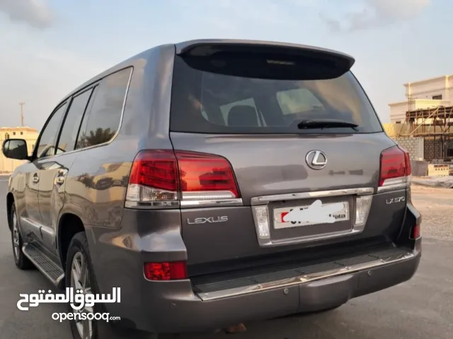 LX570 2013 للبيع