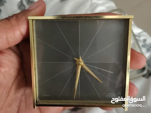 ساعة منبة من سويسرا