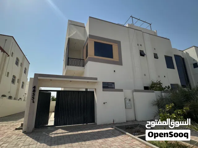 400 m2 More than 6 bedrooms Villa for Rent in Muscat Al-Hail