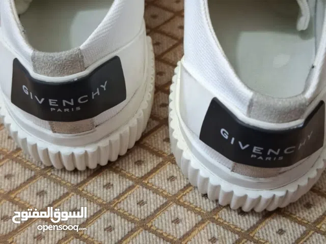 White Sport Shoes in Farwaniya