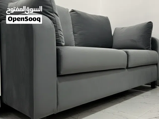 قنفه كنبه مع وسادتين مساحة لشخصين العرض 170سم الارتفاع 108 ارتفاع الجلوس 53 العمق 97 اللون رمادي جود