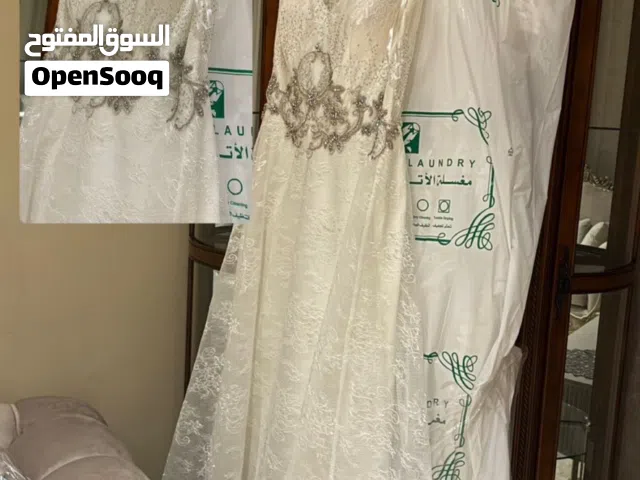 فستان عروس للبيع