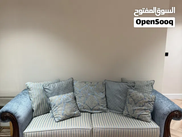 كنب مجلس وطاولات